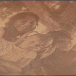 Jan-Cornell-and-her-daughters-Robin-Story-is-in-the-center-in-old-family-photo